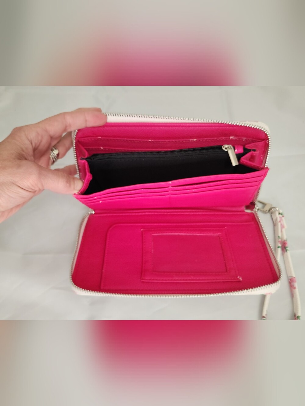 Betsey Johnson White and Pink Flamingo Wristlet Clutch Good Condition!! - Picture 3 of 8